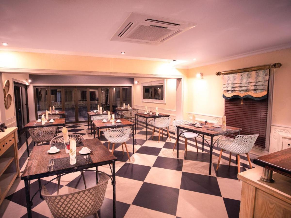Masingitana Hotel Acornhoek ภายนอก รูปภาพ